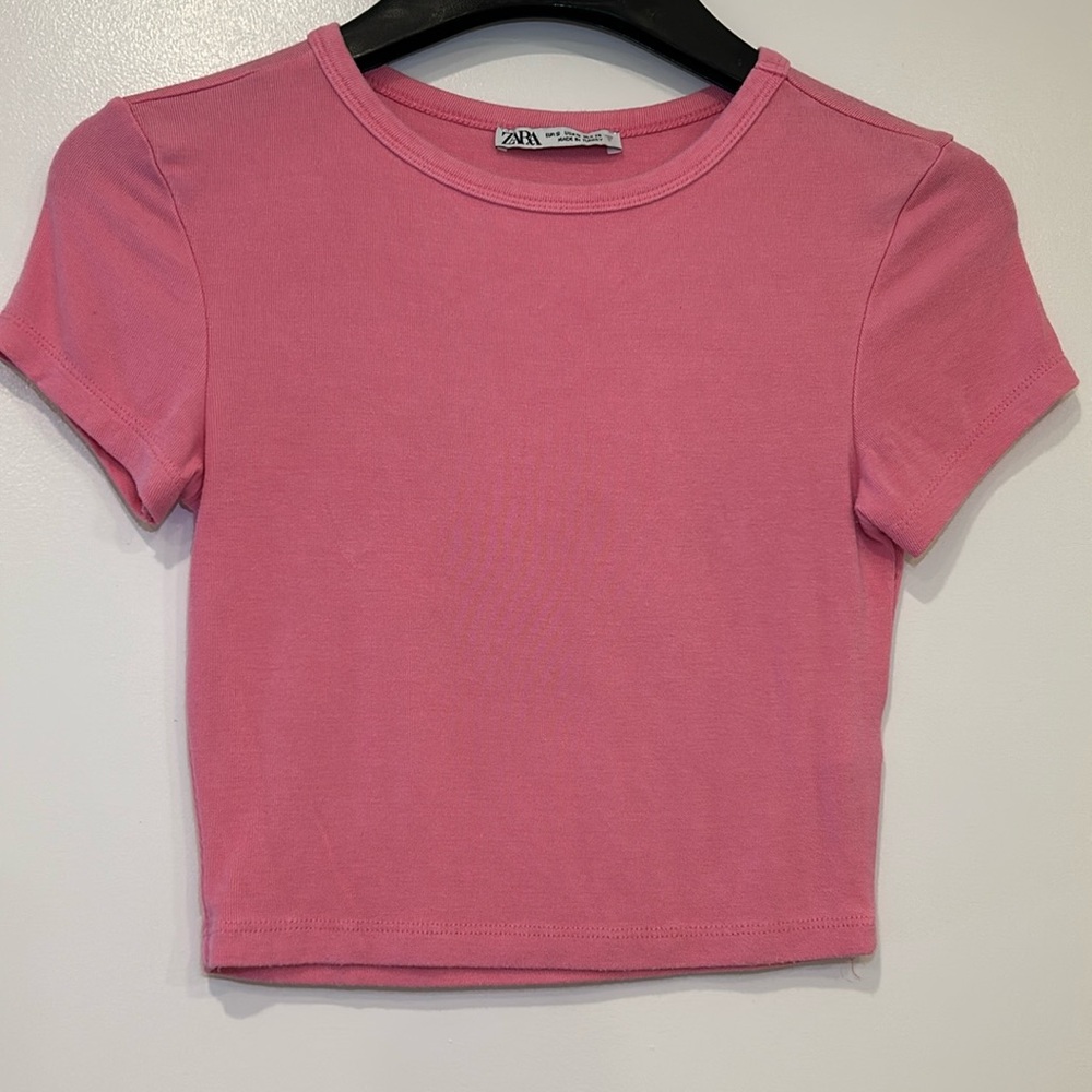 Hot pink, Zara t-shirt in size small
